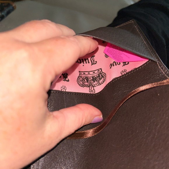 Juicy Couture Travel Exclusive passport holder business cards - Picture 3 of 5